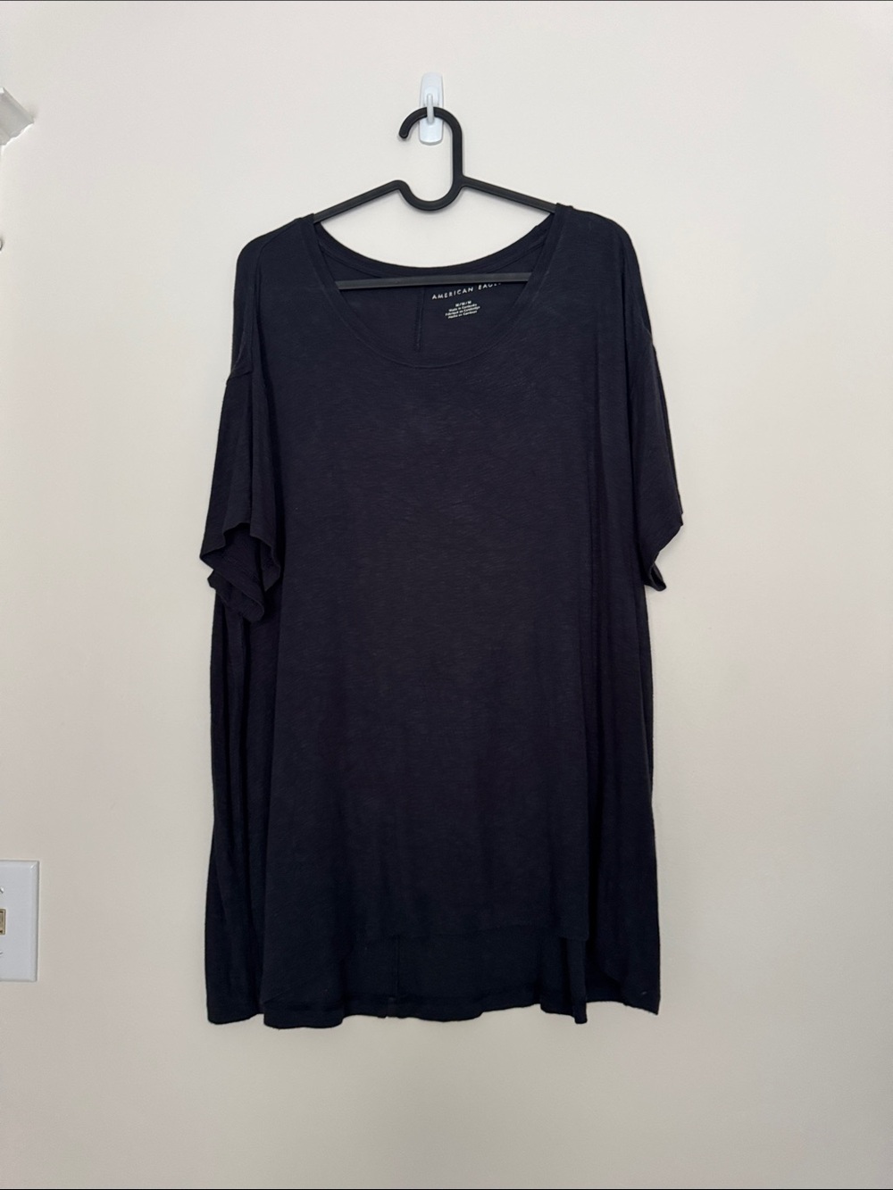 American Eagle Outfitters Men’s Black Short Sleeve Scoop Neck Tee